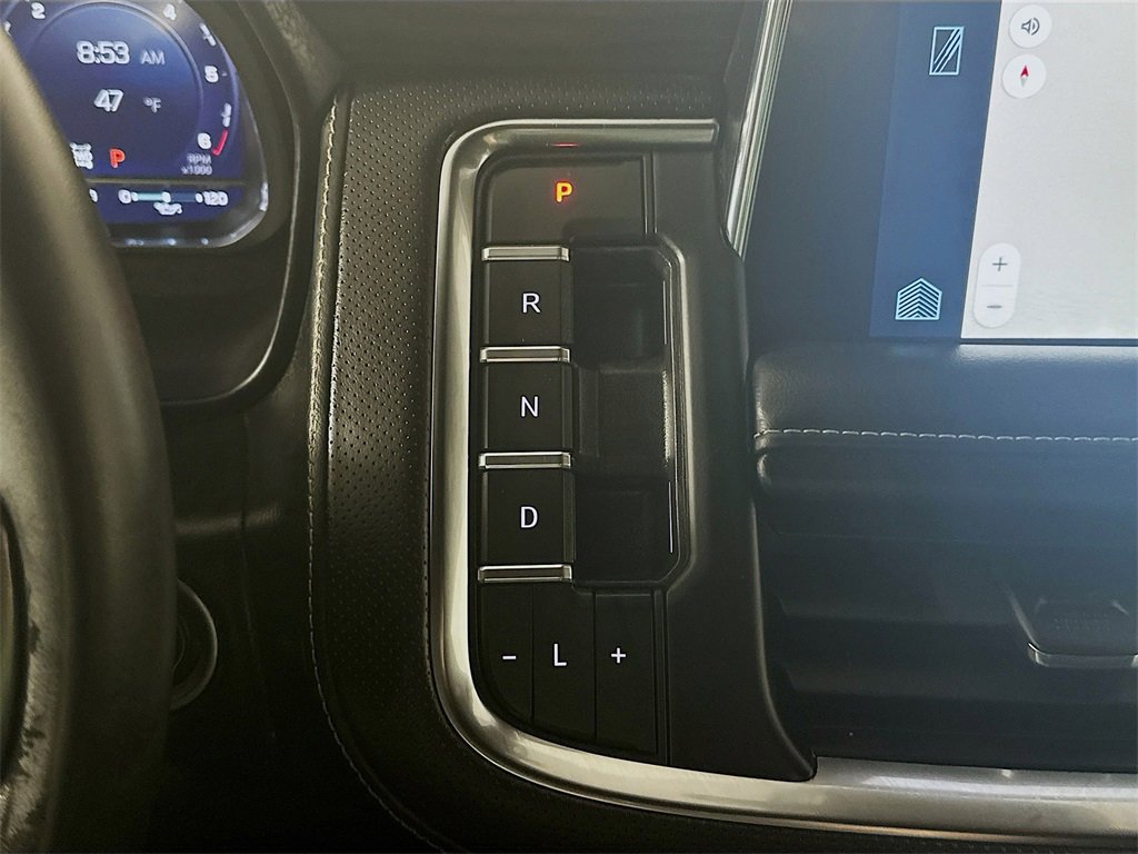 Used 2023 Chevrolet Suburban Premier image 16