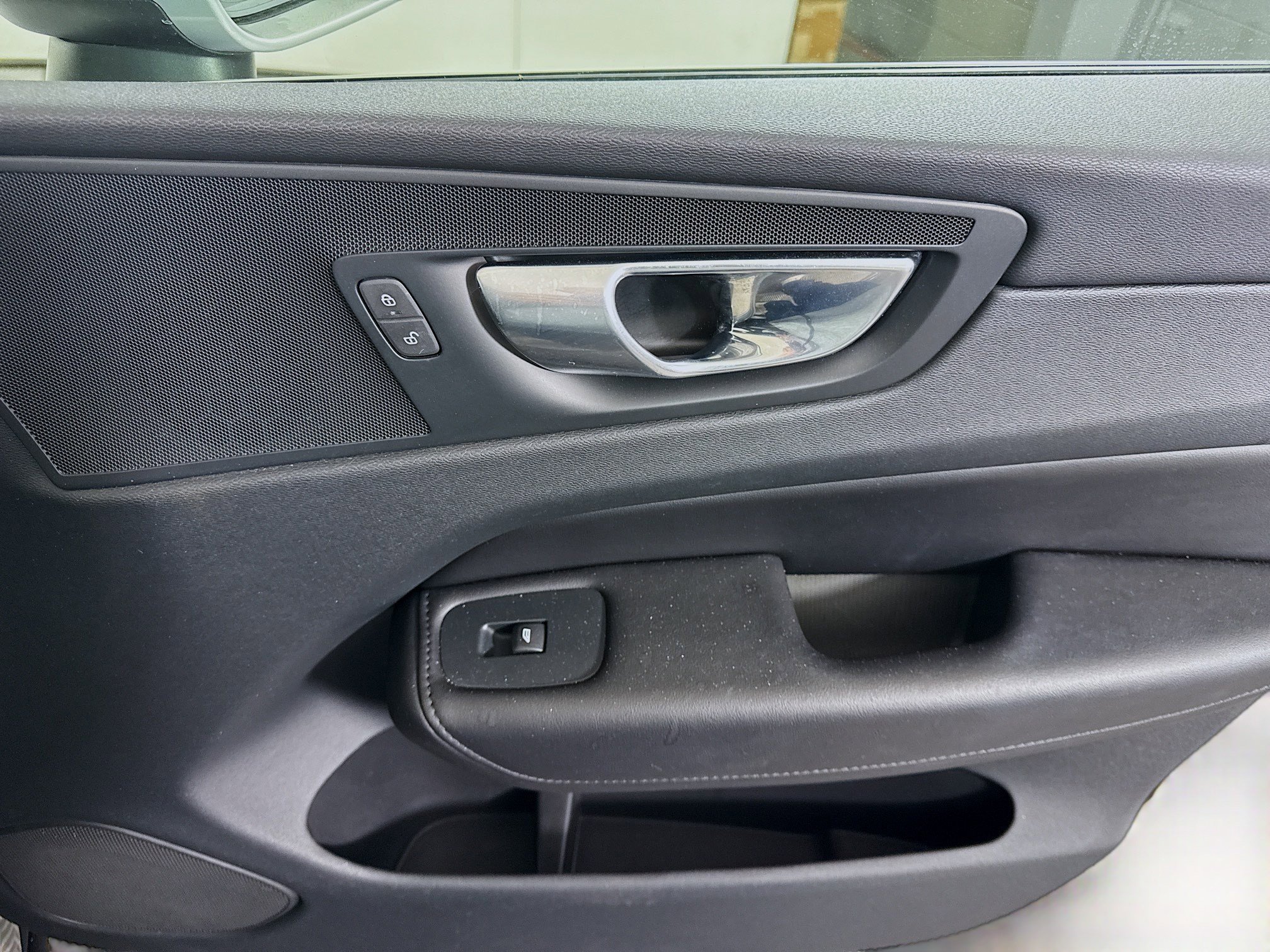 Used 2023 Volvo XC60 B5 Plus w/ Protection Package Premier image 31