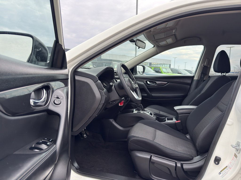 Used 2017 Nissan Rogue S w/ S Appearance Package image 11