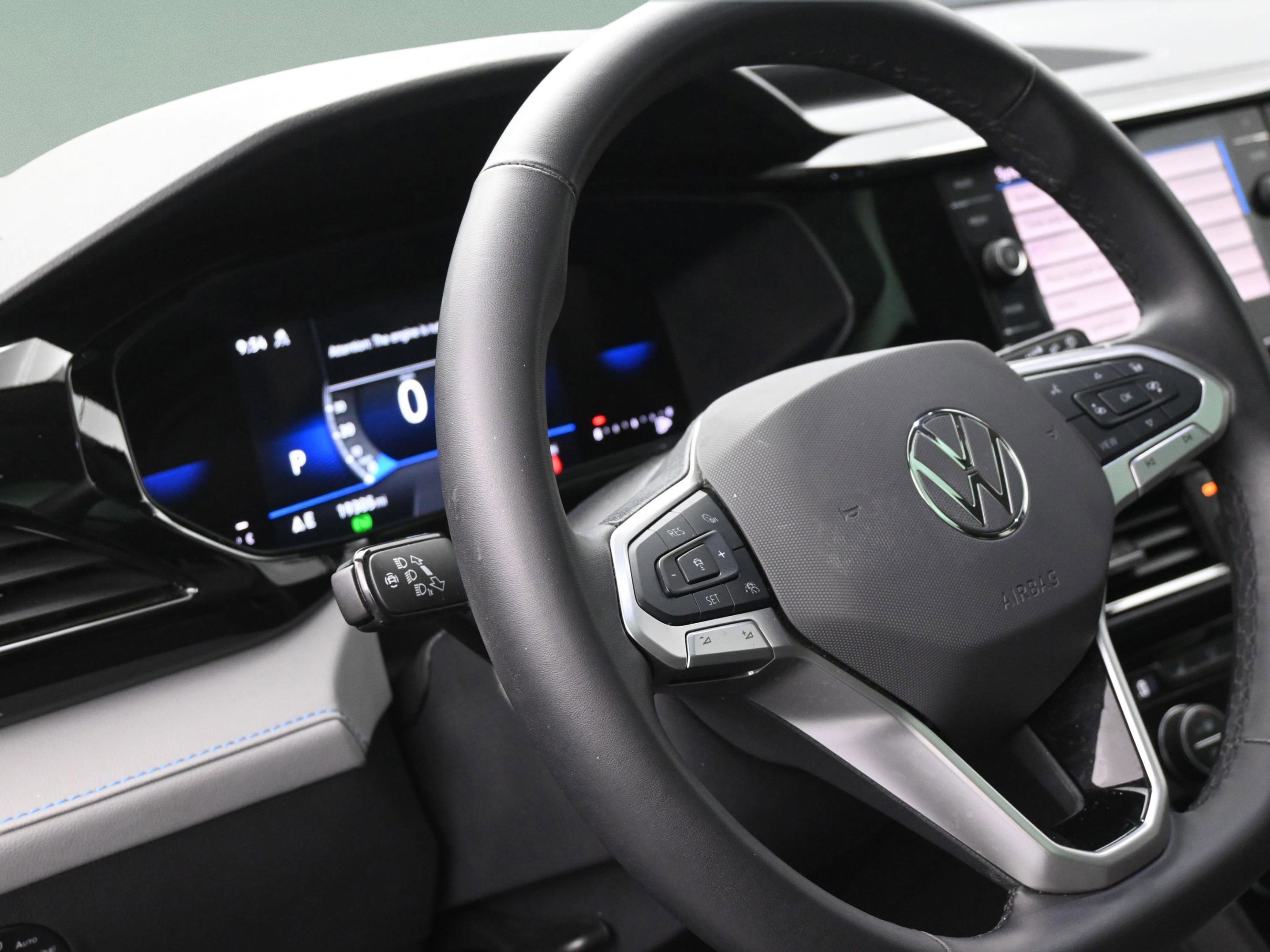 Used 2024 Volkswagen Taos SE image 40