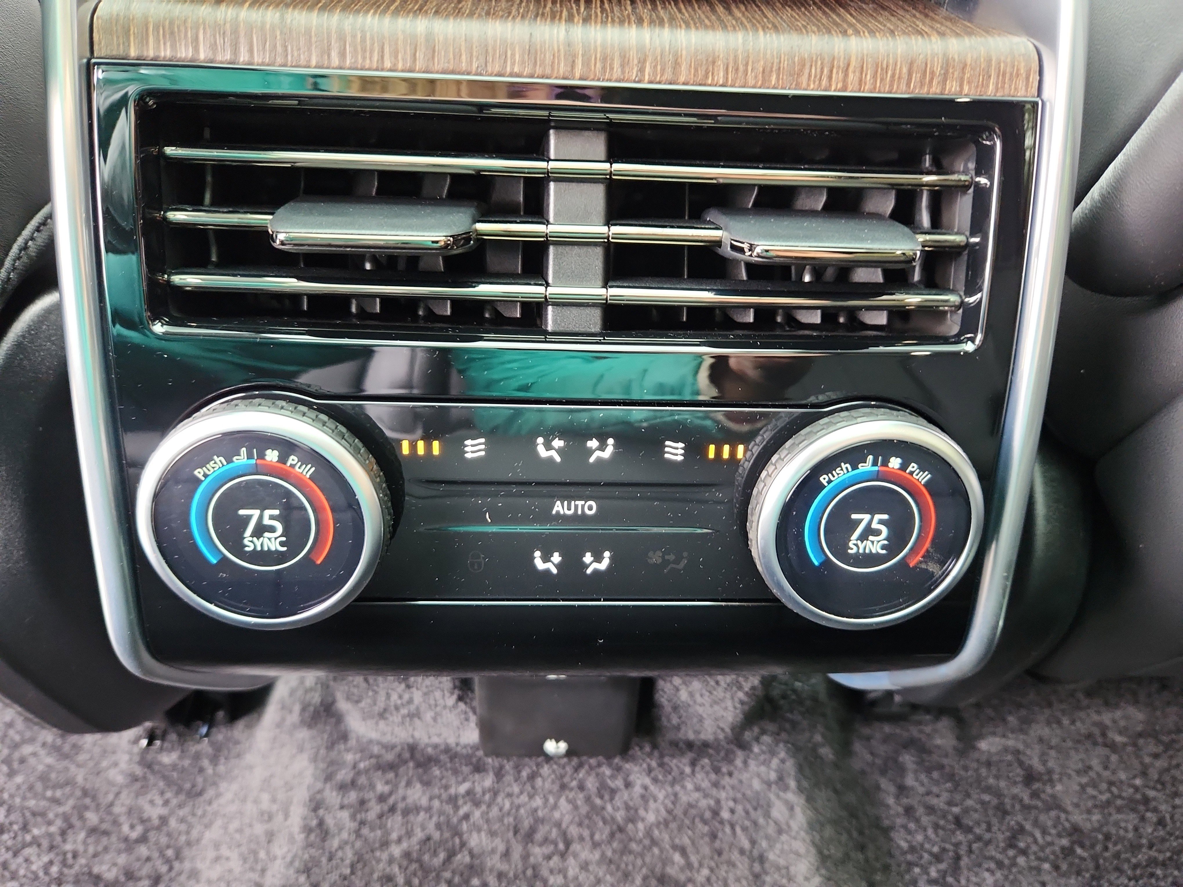 New 2025 Land Rover Range Rover SE image 26