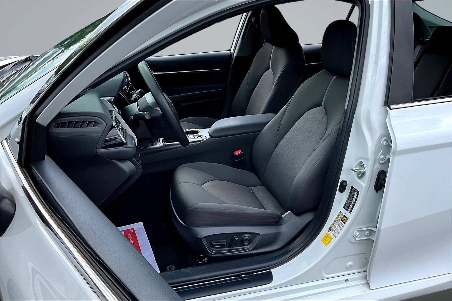 Used 2022 Toyota Camry LE FWD image 18