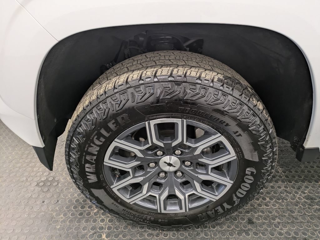 Used 2024 Chevrolet Colorado Z71 AWD/4WD image 7