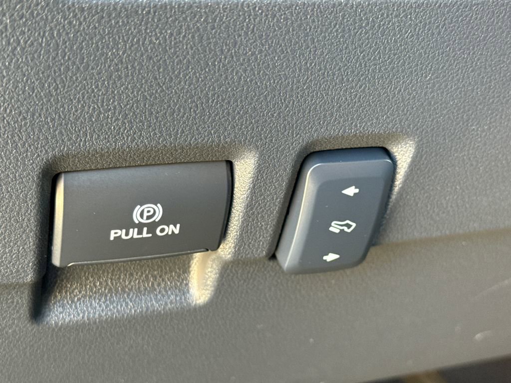 Used 2024 Ford F350 Platinum w/ FX4 Off-Road Package image 24