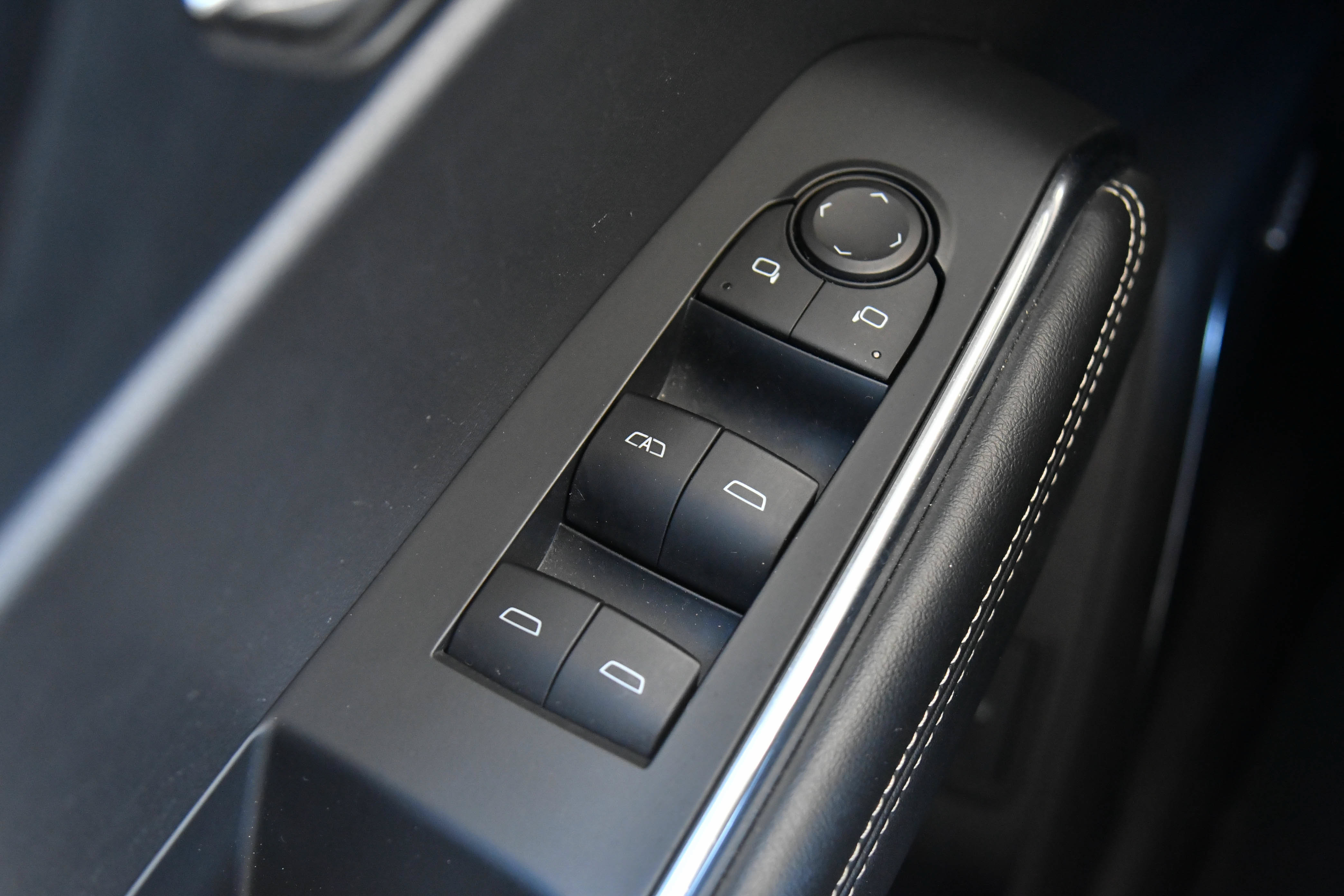 Used 2024 GMC Acadia Elevation FWD image 39