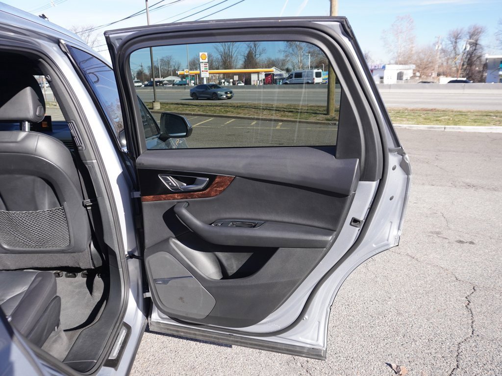 Used 2018 Audi Q7 3.0T Premium Plus w/ Premium Plus Package image 32