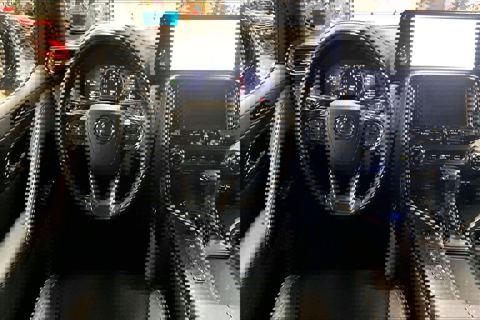 Used 2025 Lexus LX 600 4WD w/ Luxury Package image 5