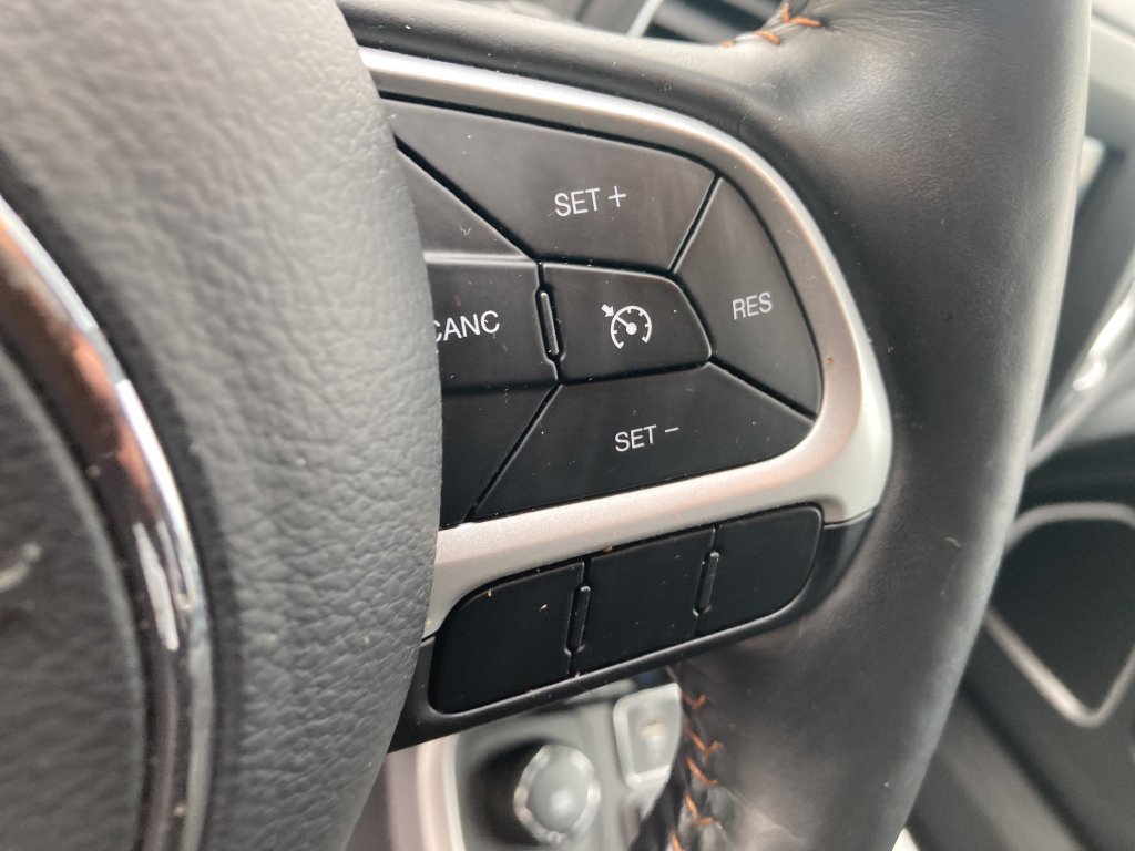 Used 2019 Jeep Compass Latitude w/ Cold Weather Group AWD/4WD image 39