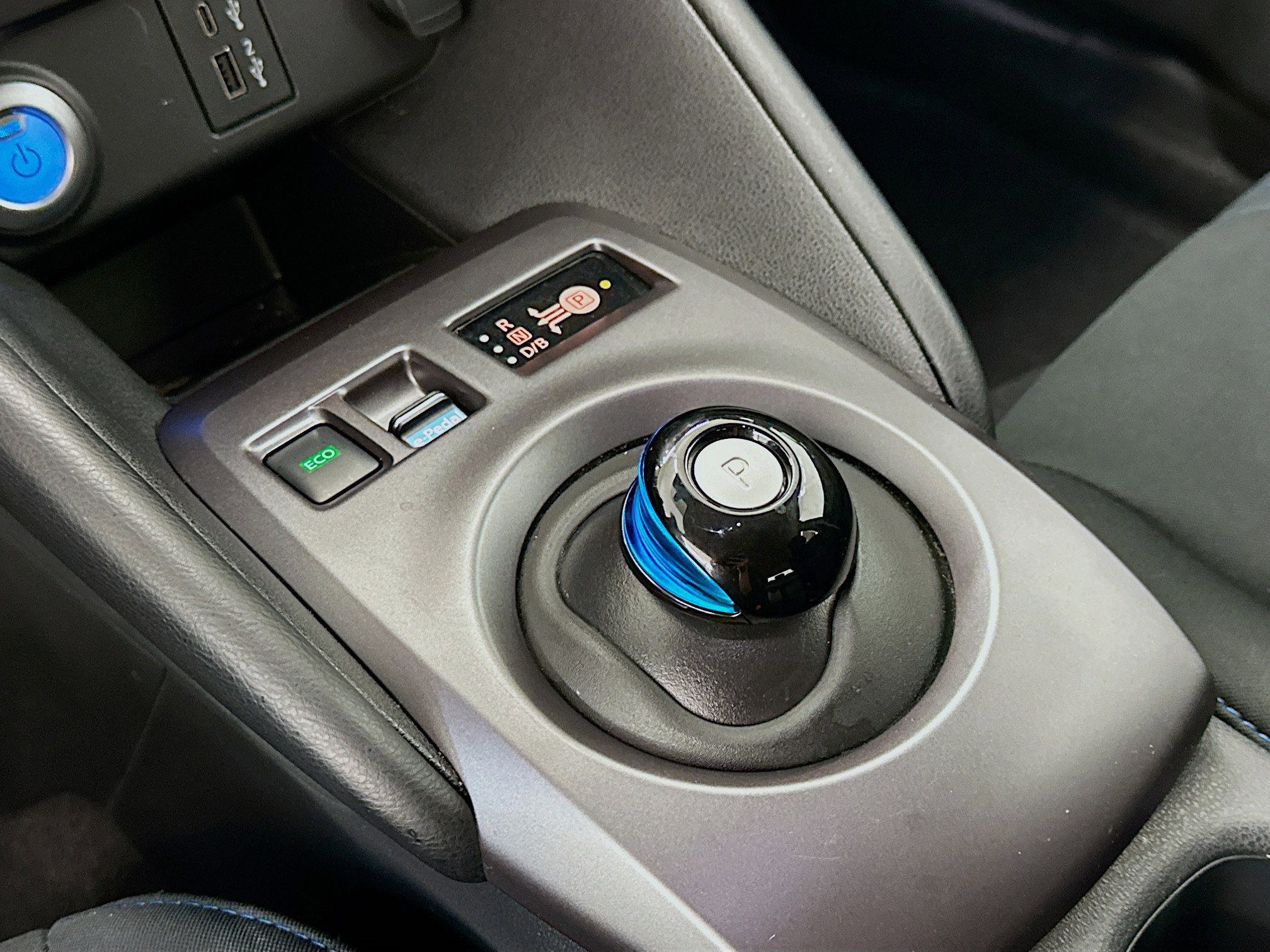 Used 2025 Nissan Leaf S image 24