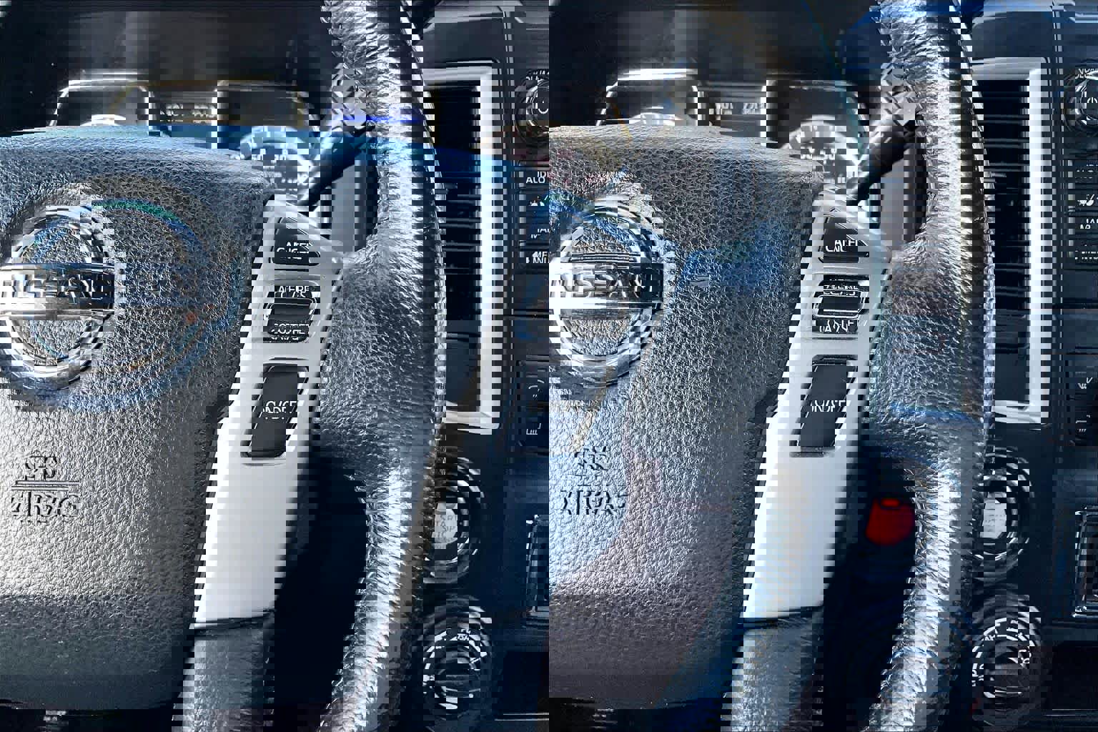 Used 2019 Nissan Titan SV w/ SV Convenience Package image 24