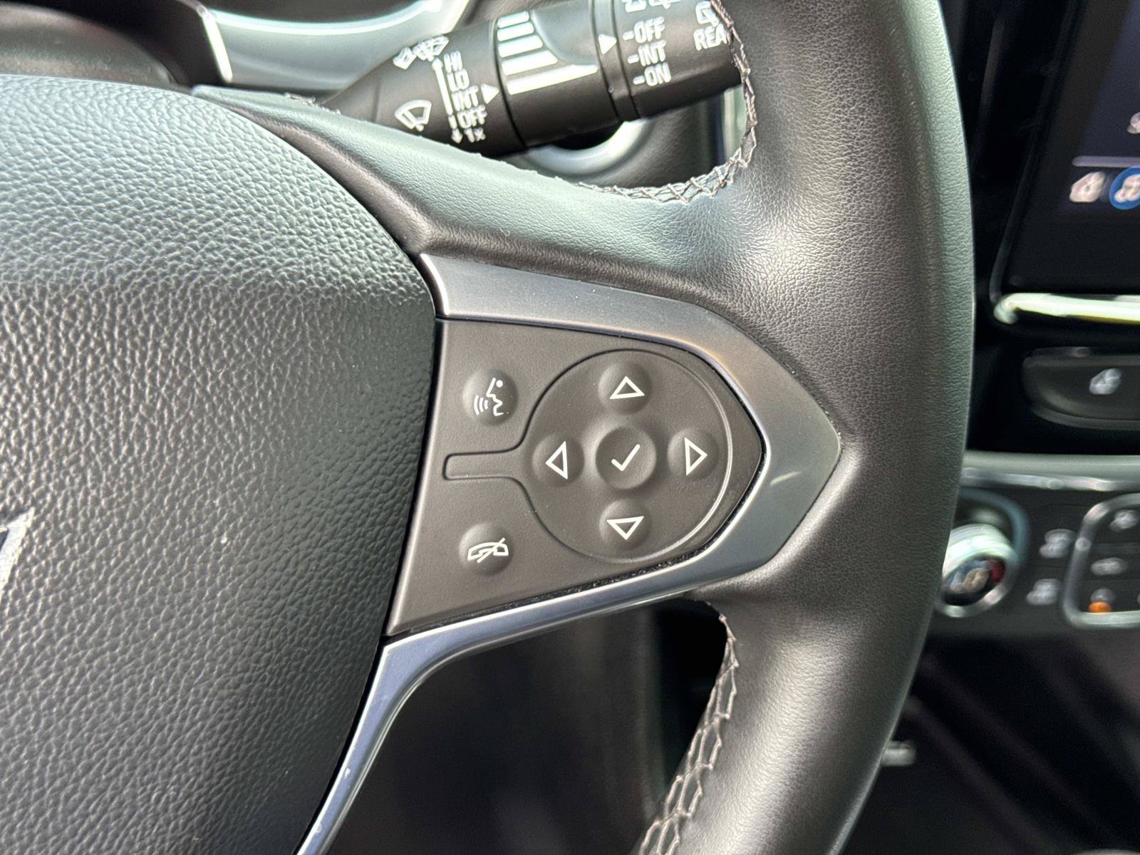 Used 2023 Chevrolet Traverse LT FWD image 12