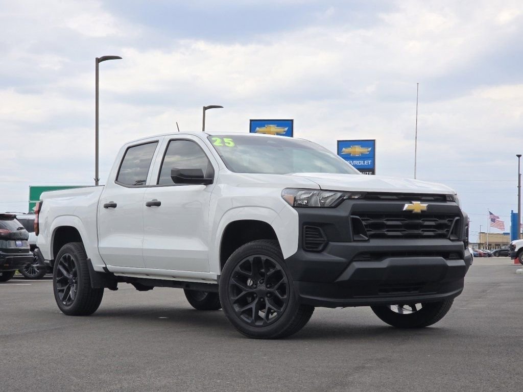 Used 2025 Chevrolet Colorado W/T w/ Advanced Trailering Package image 2