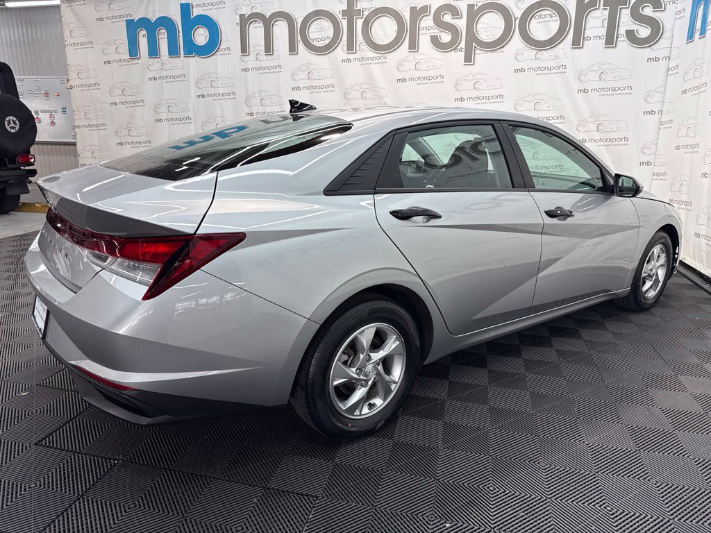 Used 2021 Hyundai Elantra SE FWD image 7