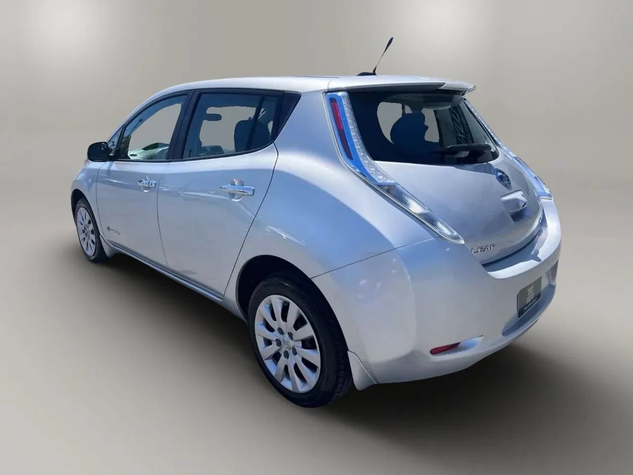 Used 2014 Nissan Leaf S FWD image 8