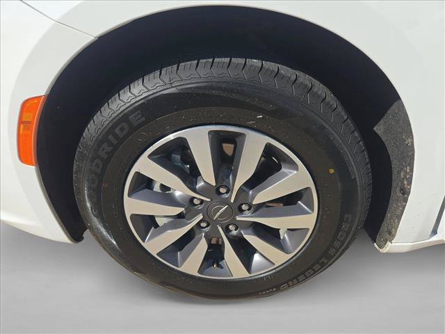 Used 2023 Chrysler Pacifica Touring-L FWD image 21