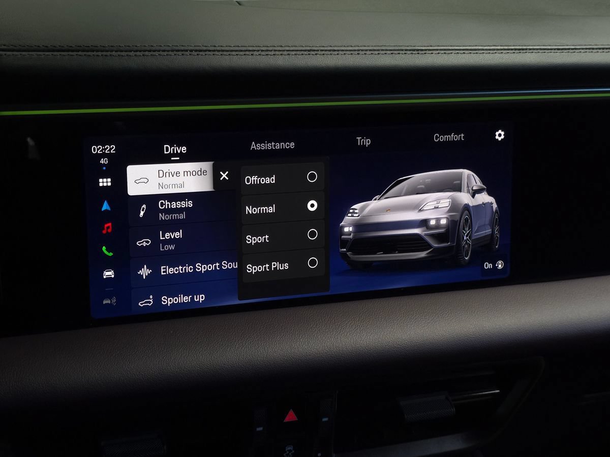 Used 2025 Porsche Macan 4 Electric AWD/4WD image 62
