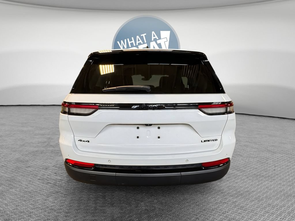 Used 2023 Jeep Grand Cherokee Limited w/ Black Appearance Package AWD/4WD image 5