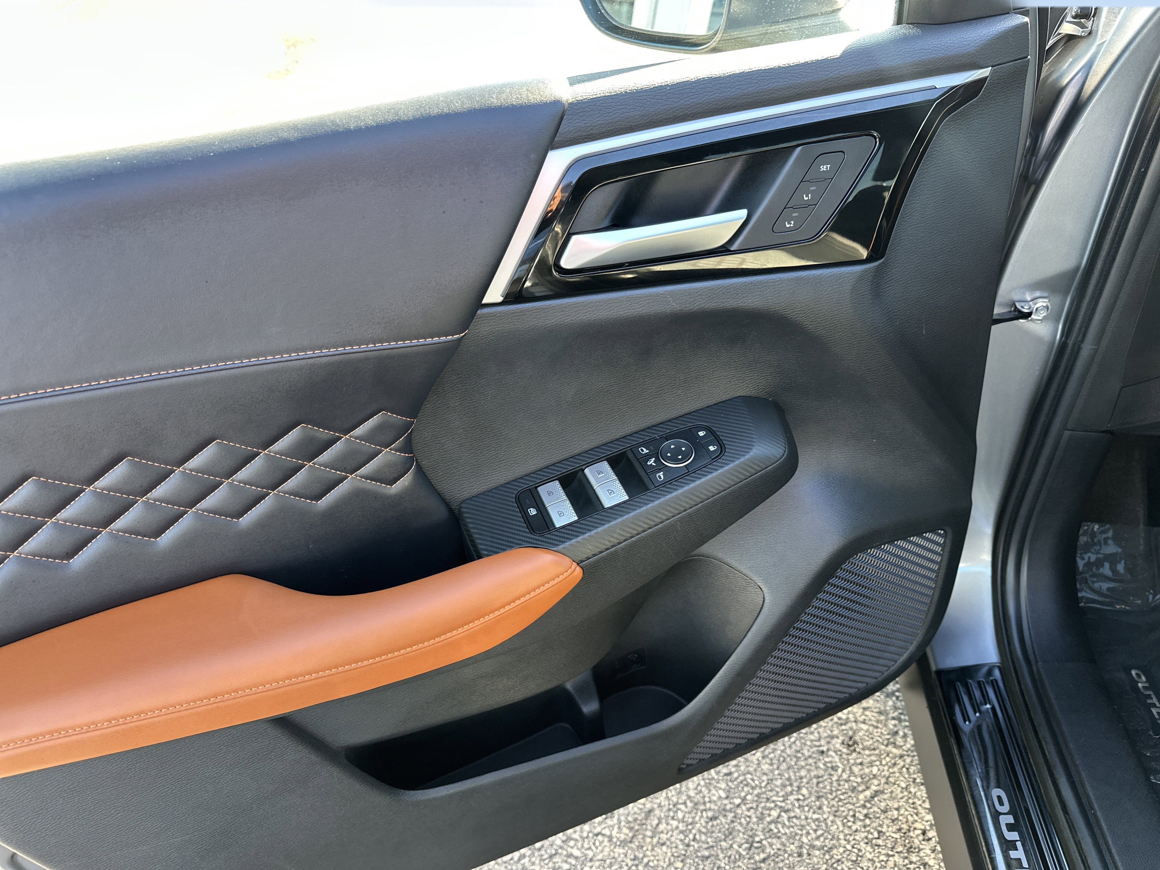 Used 2024 Mitsubishi Outlander SEL image 6