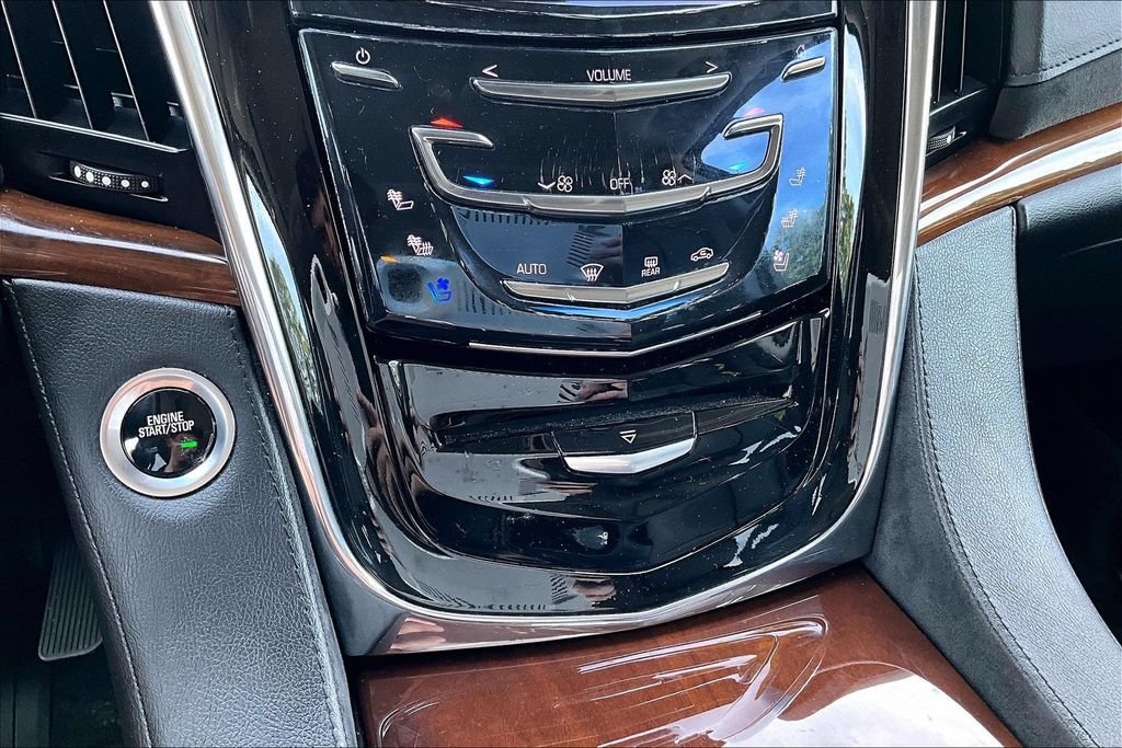 Used 2017 Cadillac Escalade ESV Luxury AWD/4WD image 15