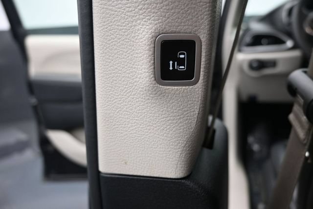 Used 2024 Chrysler Pacifica Touring-L FWD image 31