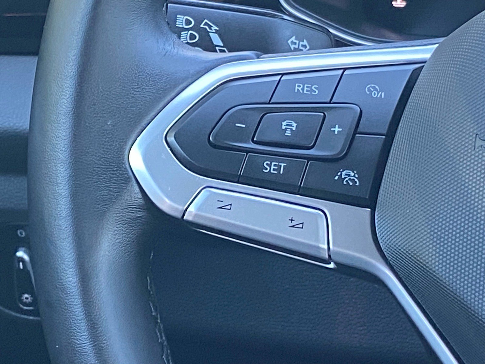 Certified 2025 Volkswagen Jetta Sport FWD image 6