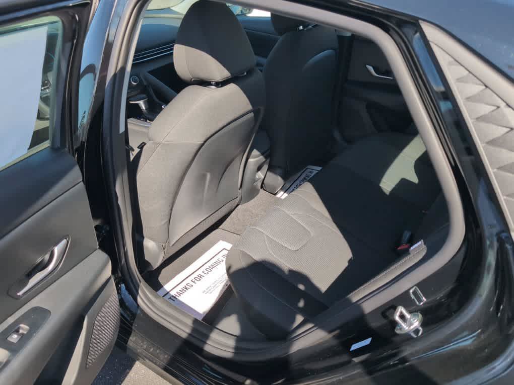 New 2026 Hyundai Elantra SE FWD image 19