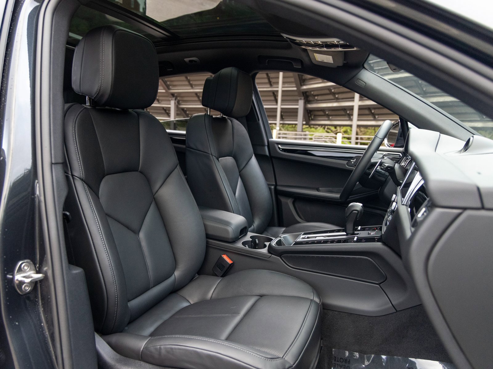 Certified 2025 Porsche Macan image 54