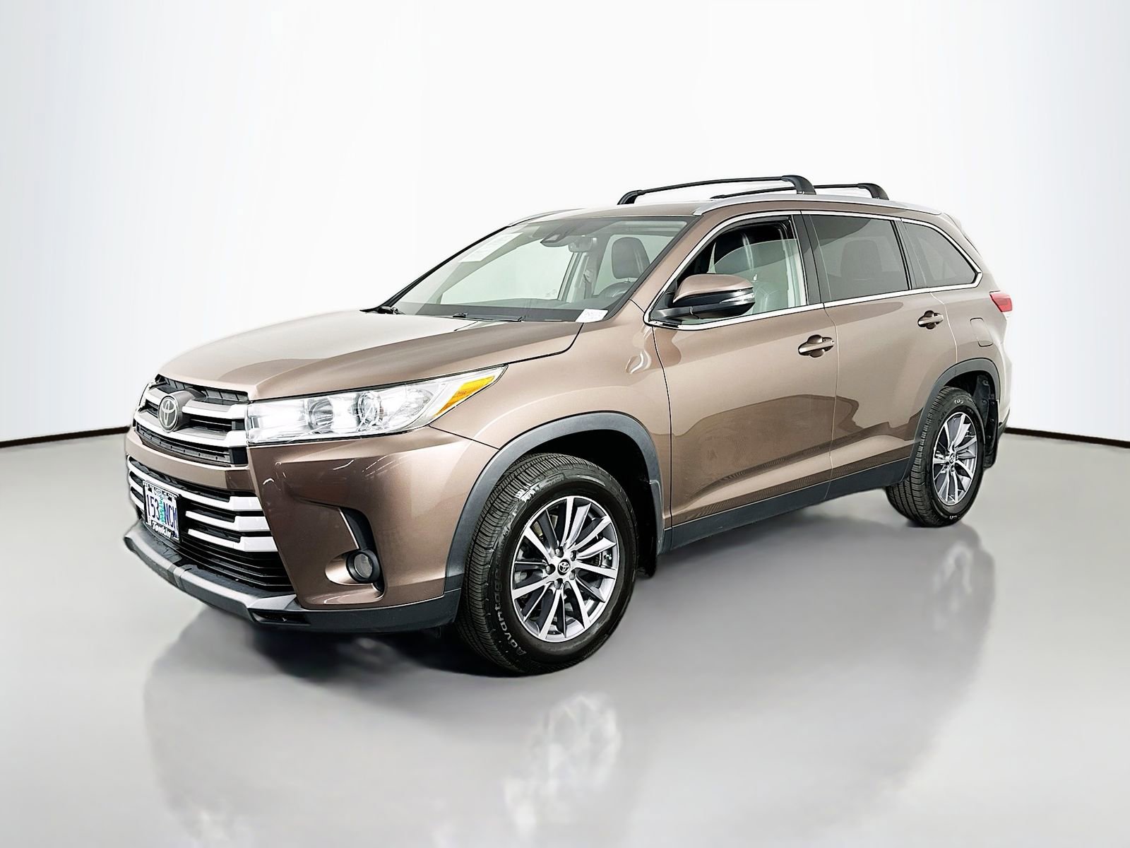 Certified 2019 Toyota Highlander XLE AWD/4WD image 3