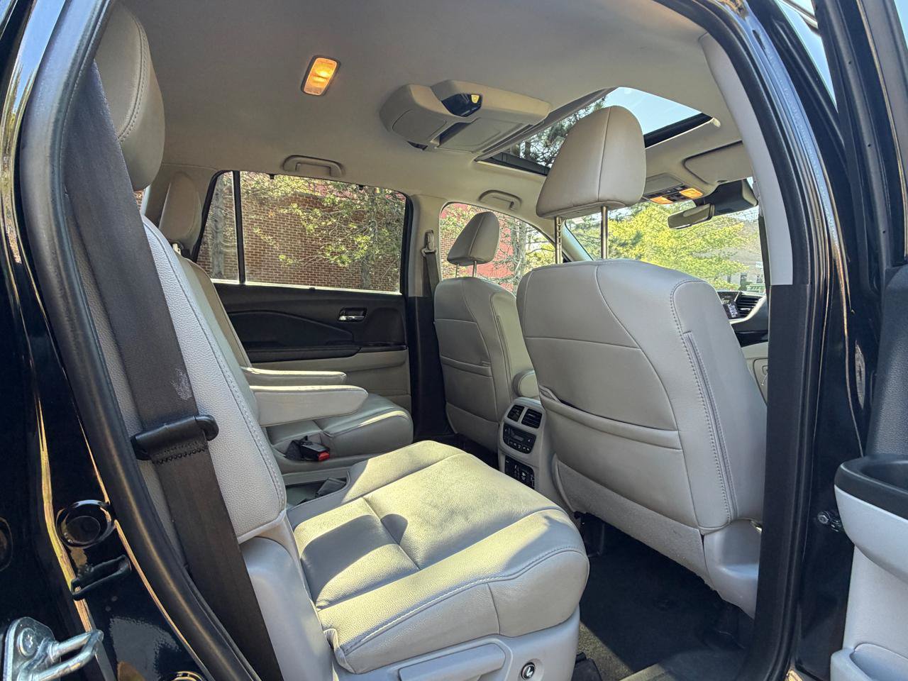 Used 2019 Honda Pilot Touring image 14