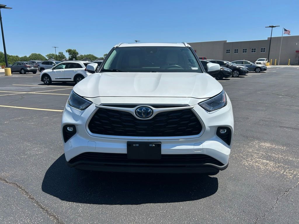 Used 2024 Toyota Highlander XLE FWD image 5