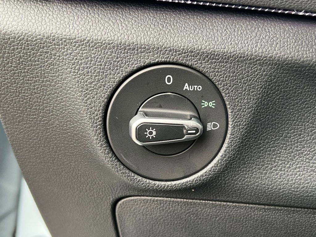 Used 2025 Volkswagen Jetta SEL image 19