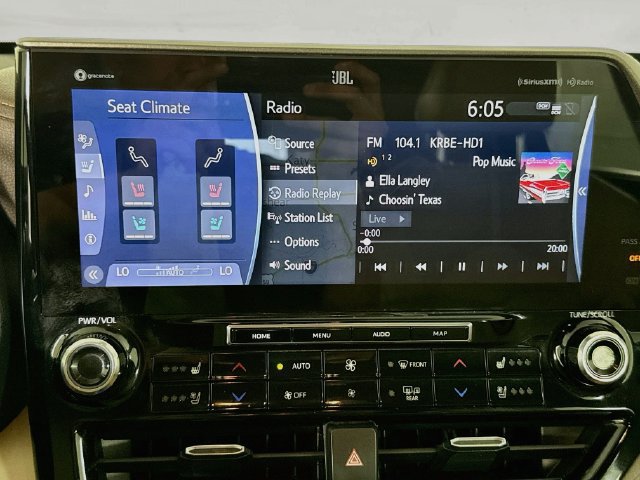 Used 2022 Toyota Highlander Limited FWD image 15