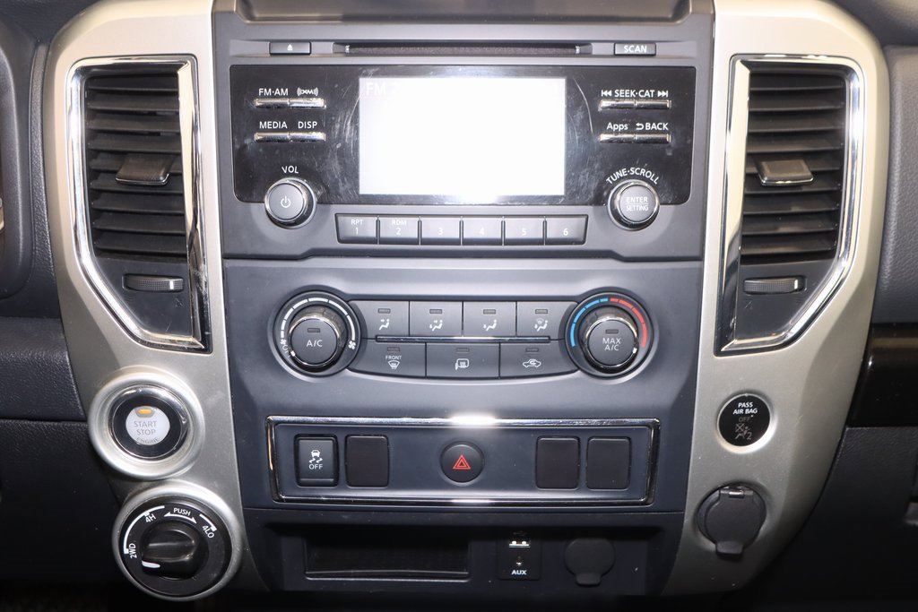 Used 2017 Nissan Titan SV image 25