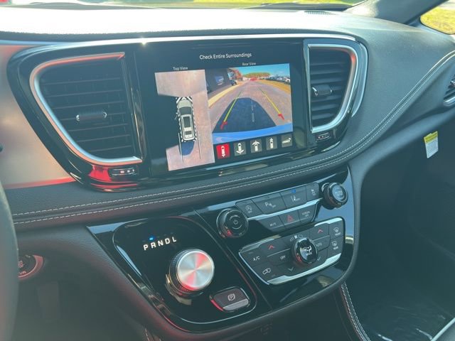 New 2026 Chrysler Pacifica Limited w/ Uconnect Theater Family Group image 15