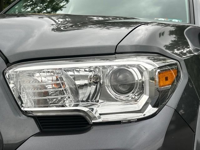 Used 2019 Toyota Tacoma SR5 AWD/4WD image 9
