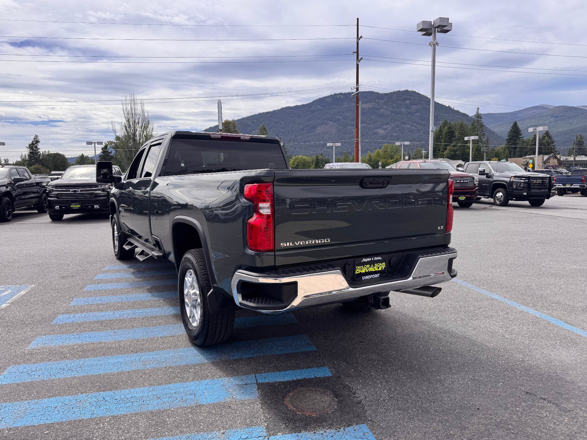 Used 2025 Chevrolet Silverado 3500 LT w/ Convenience Package AWD/4WD image 5