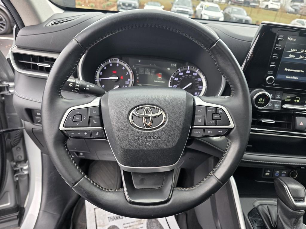 Used 2022 Toyota Highlander XLE image 15