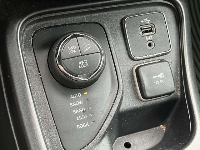 Used 2018 Jeep Compass Trailhawk w/ Leather Interior Group AWD/4WD image 36