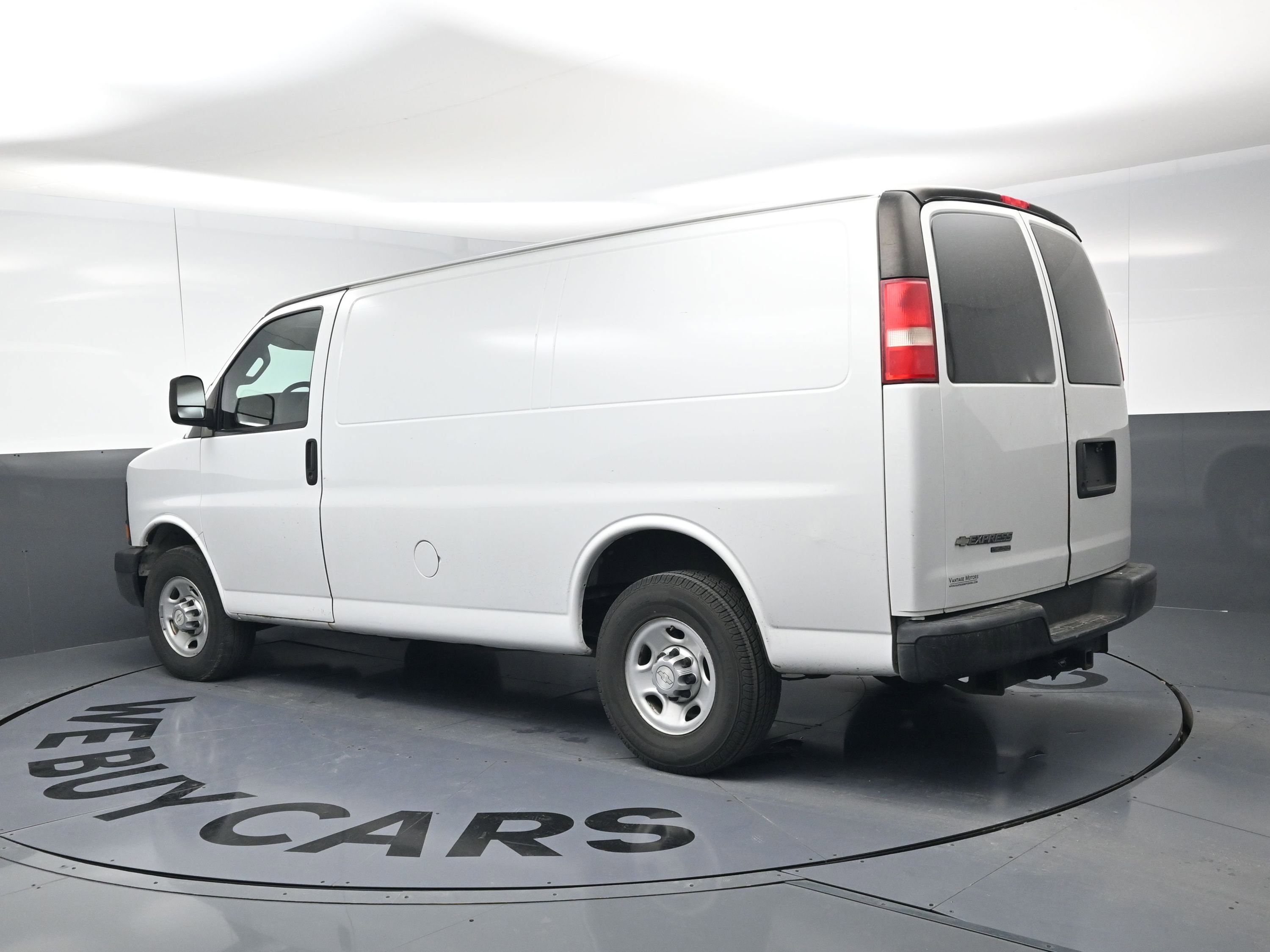 Used 2016 Chevrolet Express 2500 image 19