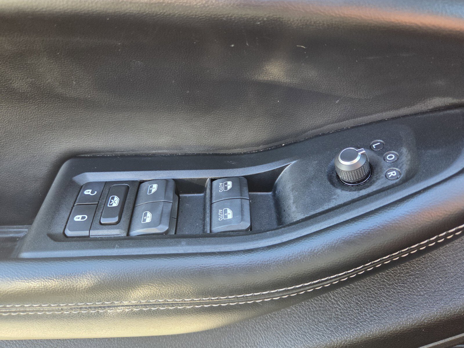 Used 2024 Jeep Grand Cherokee L Limited w/ Black Appearance Package image 14