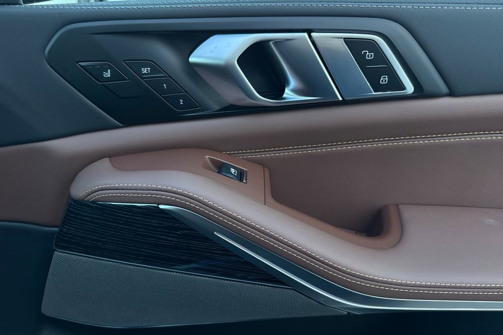 New 2026 BMW X7 M60i w/ Executive Package image 19