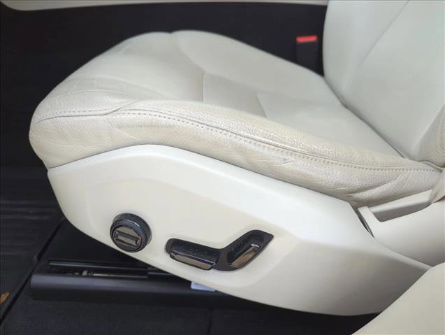 Used 2020 Volvo XC60 T5 Momentum w/ Protection Package Premier image 9