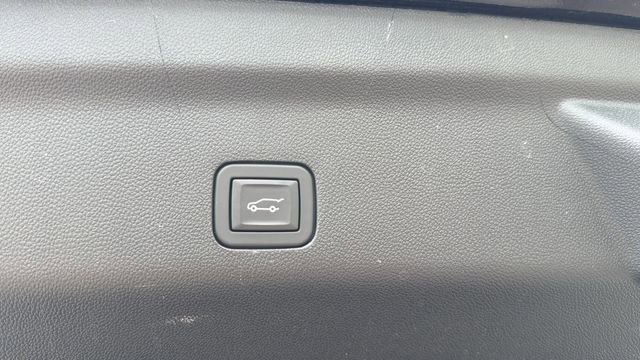 Used 2024 Chevrolet Tahoe High Country AWD/4WD image 16