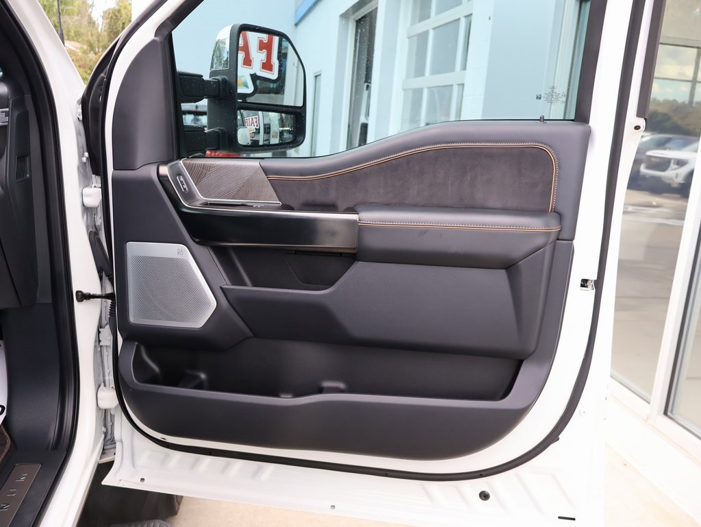 Used 2023 Ford F450 Platinum w/ FX4 Off-Road Package image 45