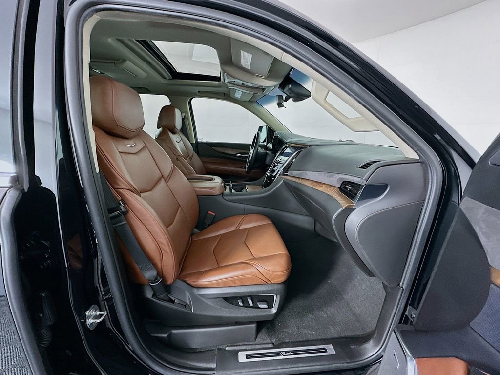 Used 2019 Cadillac Escalade Luxury image 31