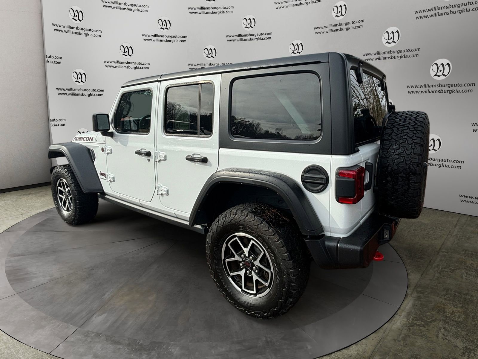 Used 2024 Jeep Wrangler Unlimited Rubicon image 3