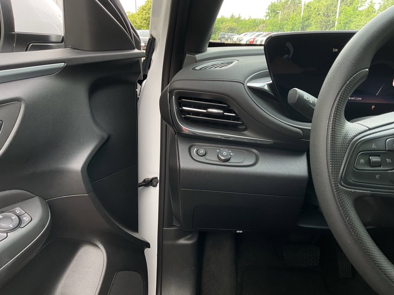 Used 2025 Buick Envista Preferred FWD image 25