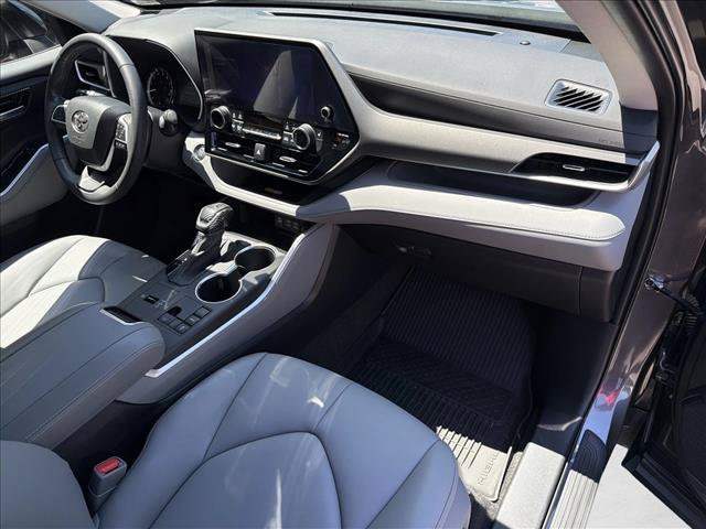 Used 2023 Toyota Highlander XLE FWD image 28