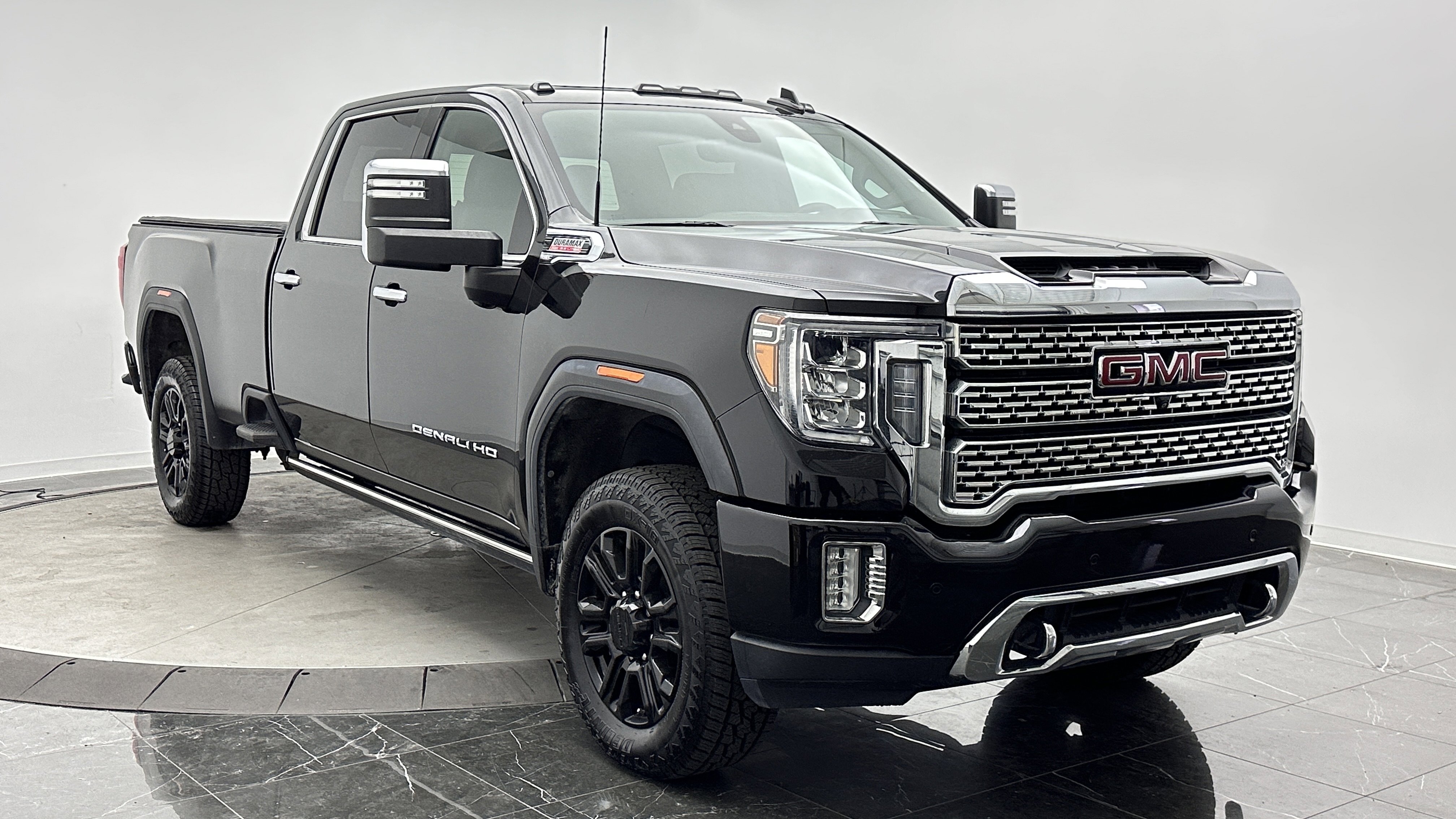 Used 2021 GMC Sierra 3500 Denali w/ Denali Black Diamond Edition AWD/4WD image 3