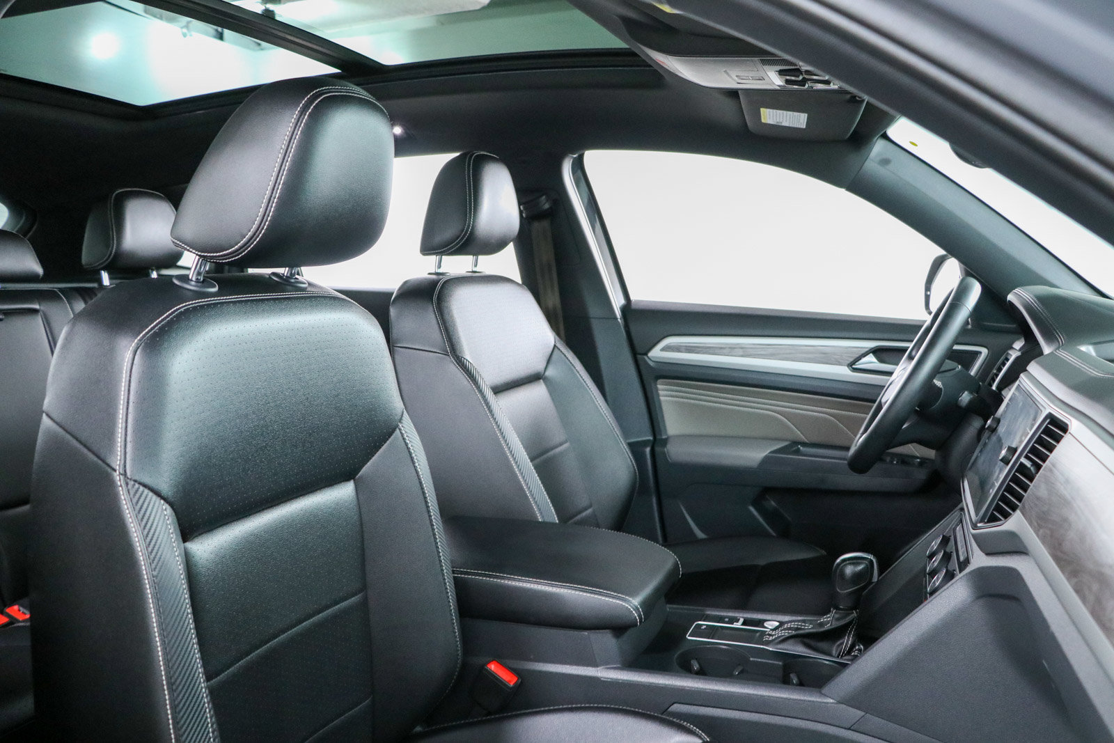 Used 2021 Volkswagen Atlas Cross Sport SE w/ Panoramic Sunroof Package FWD image 28